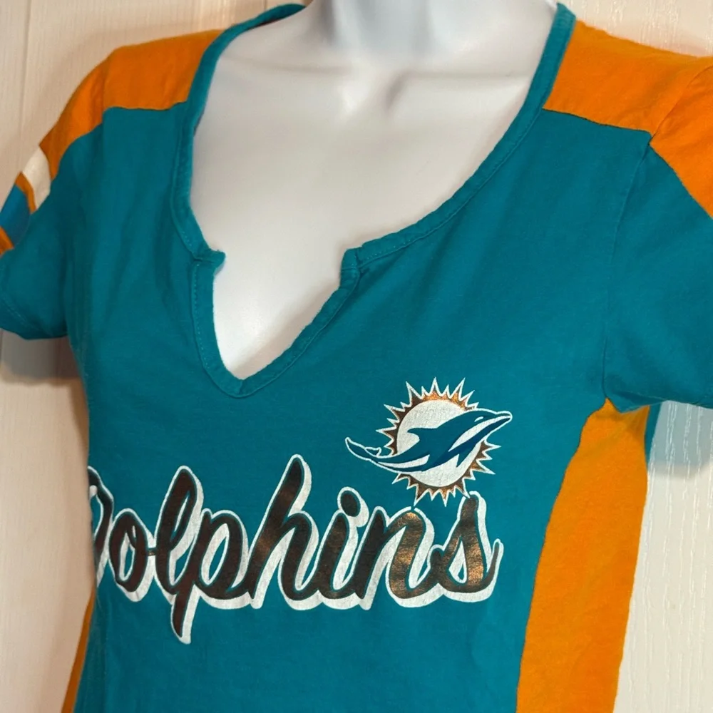 Majestic‎ NFL Miami Dolphins Women’s V-Neck Tee – XS 🐬🧡